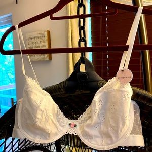 Eyelet cotton bra. Pretttty!